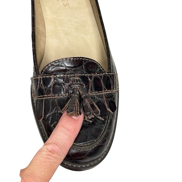 Talbots Women's Dark Brown Croc Embossed Leather Tassel Loafers Sz 7.5 - Picture 7 of 11